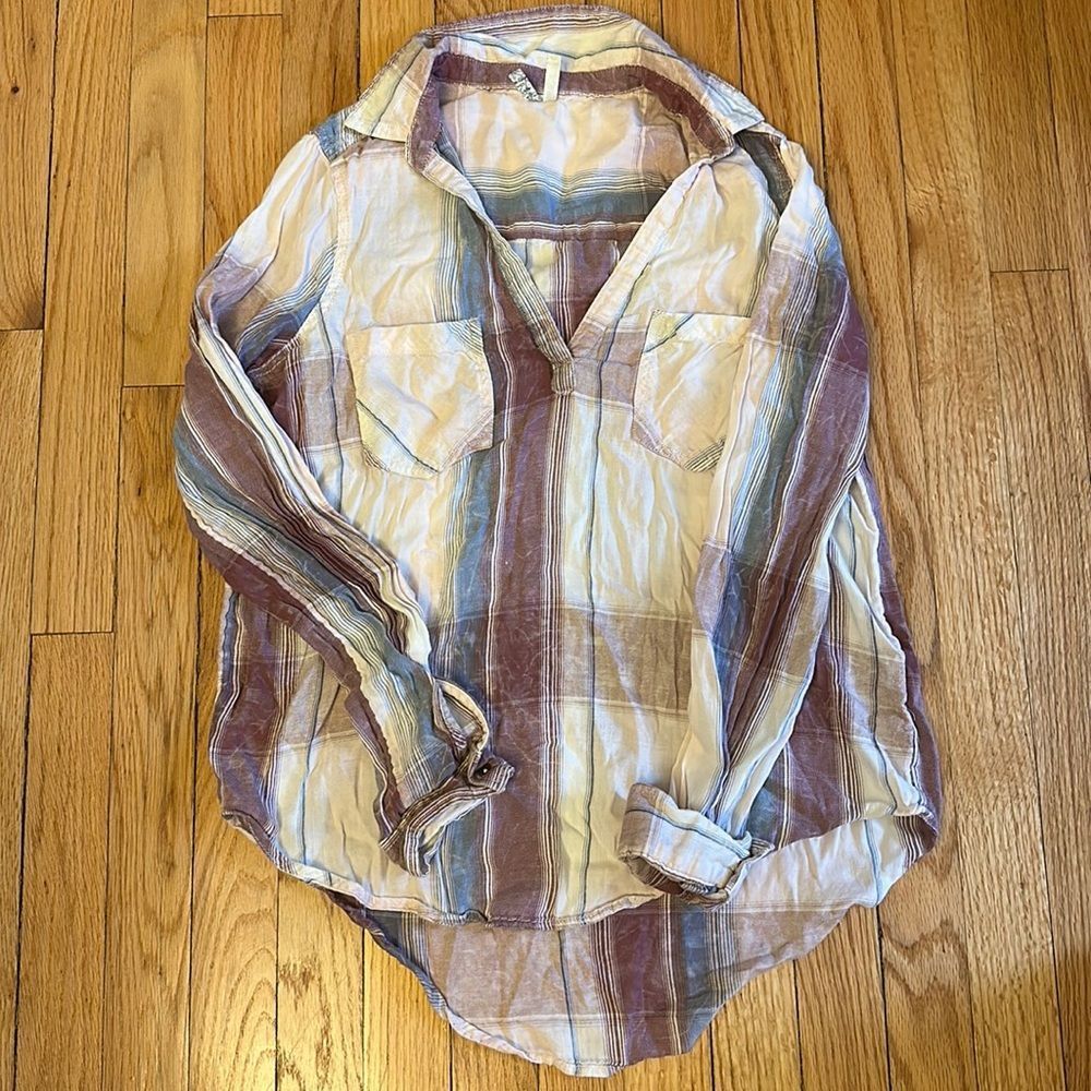 MUDD collared v-neck